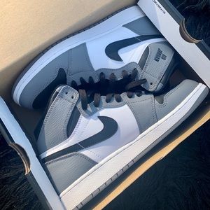 Air Jordan Retro 1s: Cool Grey-White